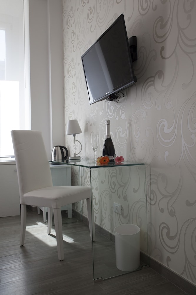 Elenoire Rooms & Suite 32/48