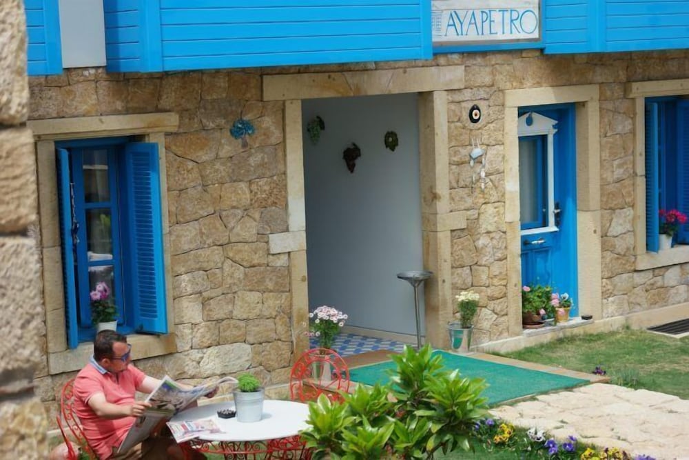Ayapetro Hotel 3/23
