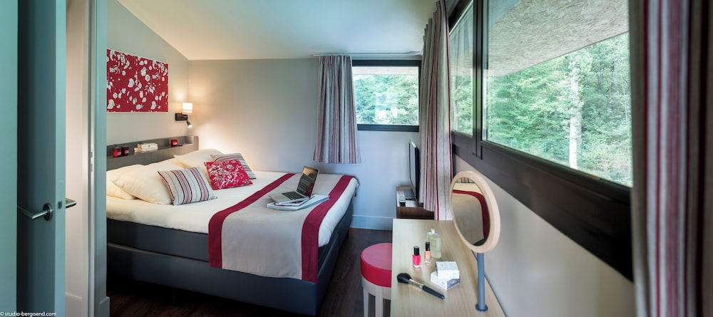CENTER PARCS LES BOIS FRANCS 12/50