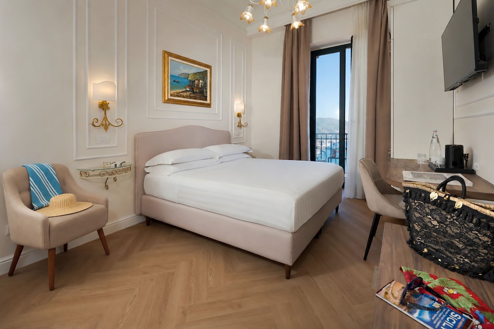 SUPERIOR, DOUBLE BED, SEA VIEW, BALCONY