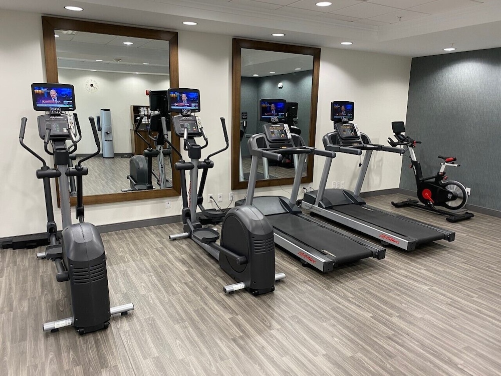 Hampton Inn Suites Paducah 34/55