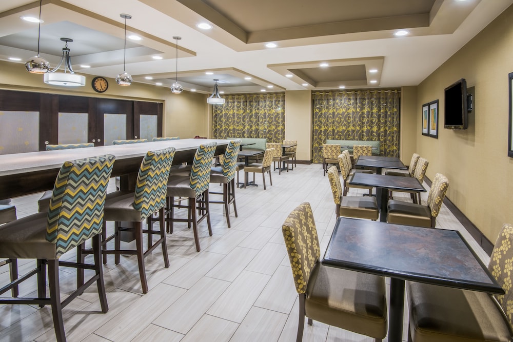 Holiday Inn Express Hotel Suites Ashland 45/56