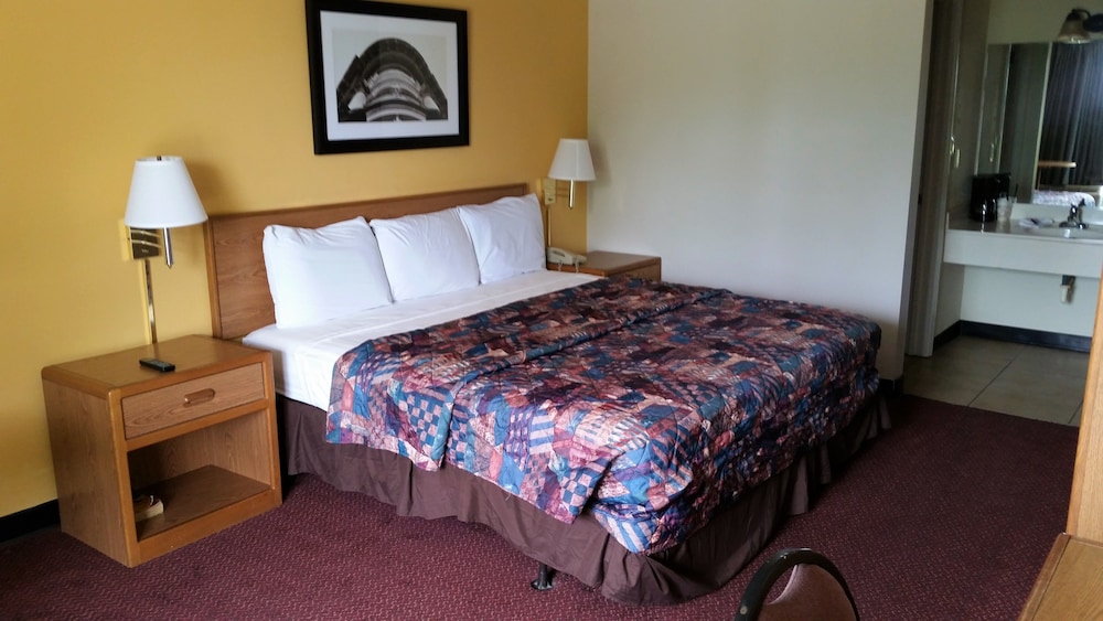 Ramada by Wyndham Diamondhead I-10/Gulfport 23/47