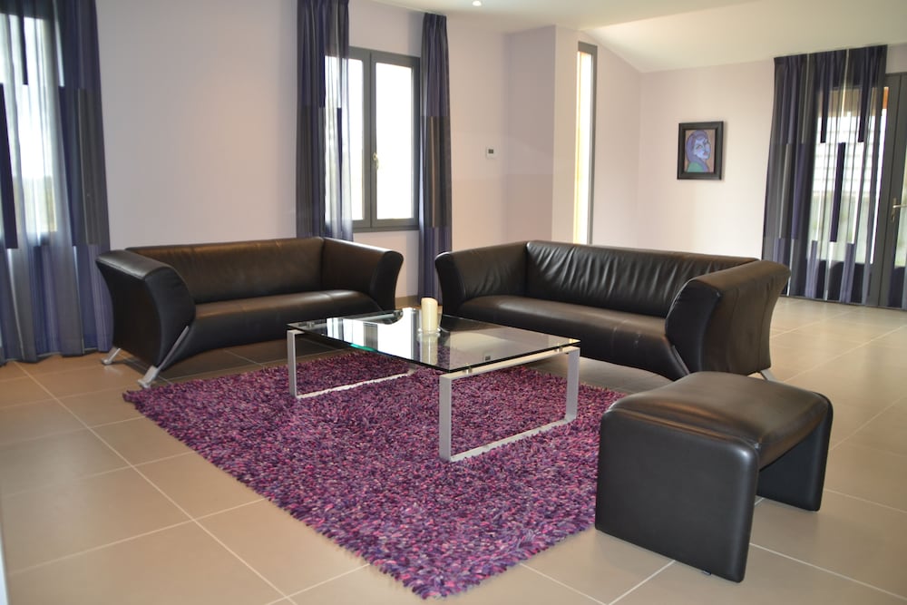 Chateau Les Merles 30/49