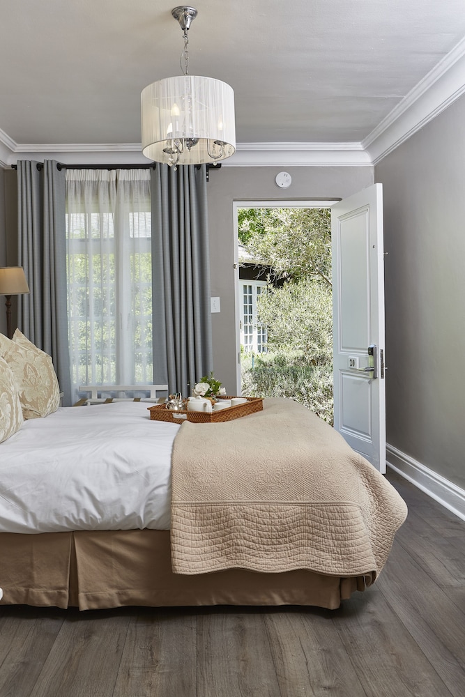 The Devon Valley Hotel 14/50
