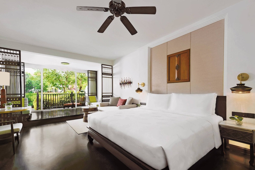 FAMILY, STUDIO, KING BED, SOFA, POOL ACCESS