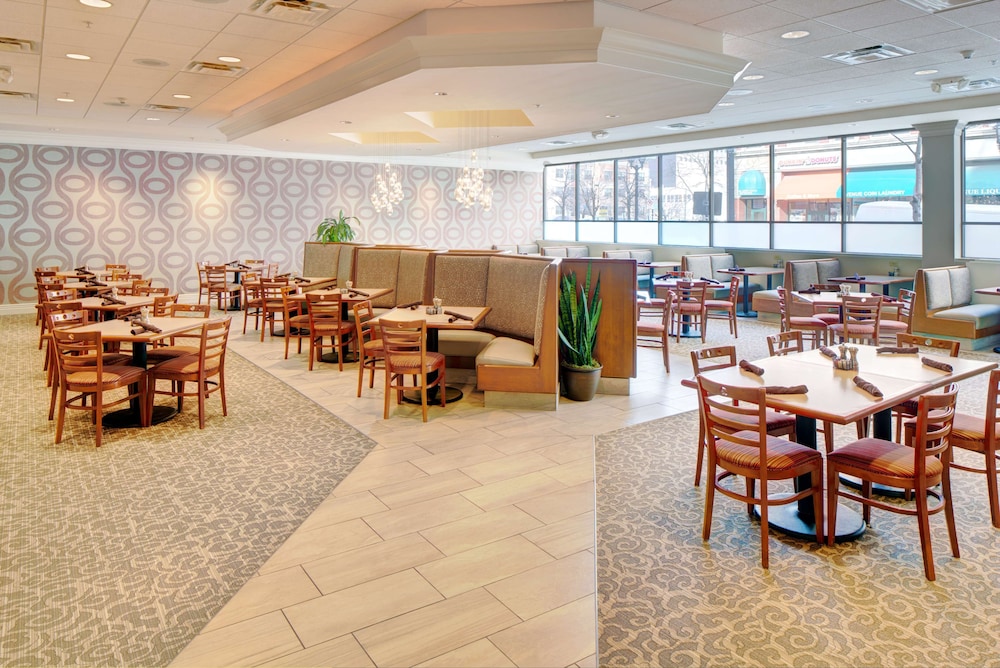DoubleTree by Hilton Milwaukee Downtown 37/50