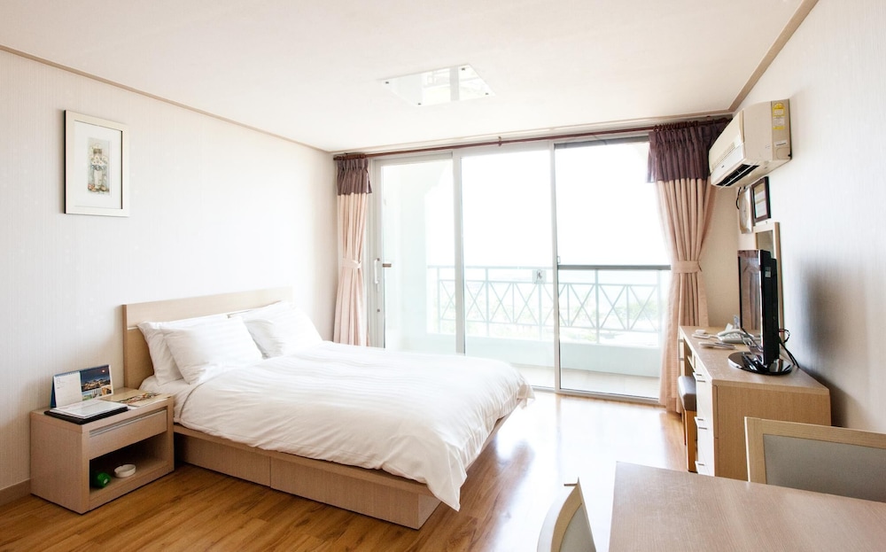 FAMILY, DOUBLE BED, KITCHEN