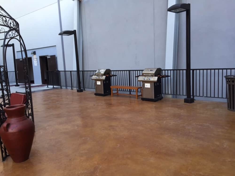 Jockey Resort Suites Center Strip 48/73