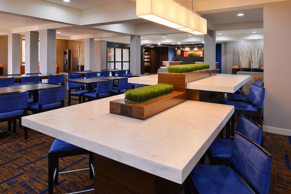 Country Inn & Suites by Radisson, Brown Deer - Milwaukee North 53/65