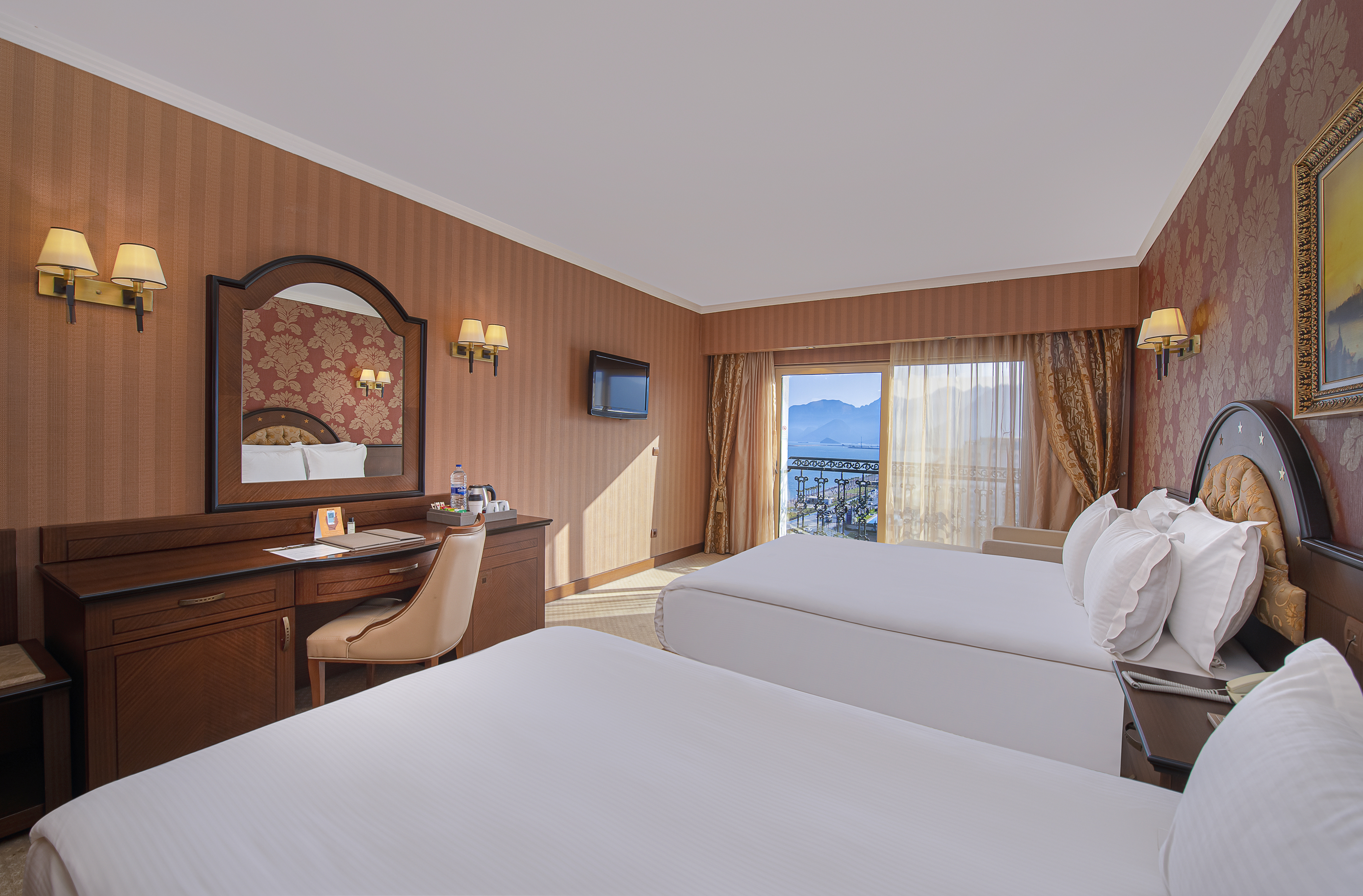 Superior, Double Bed, Lateral Side Sea View