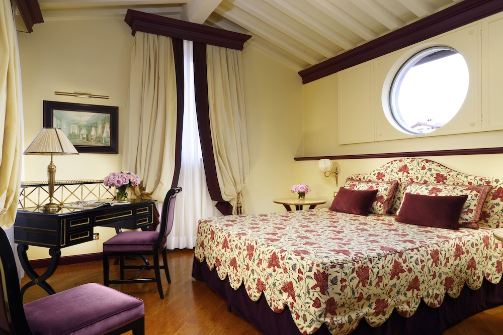 Suite, City View