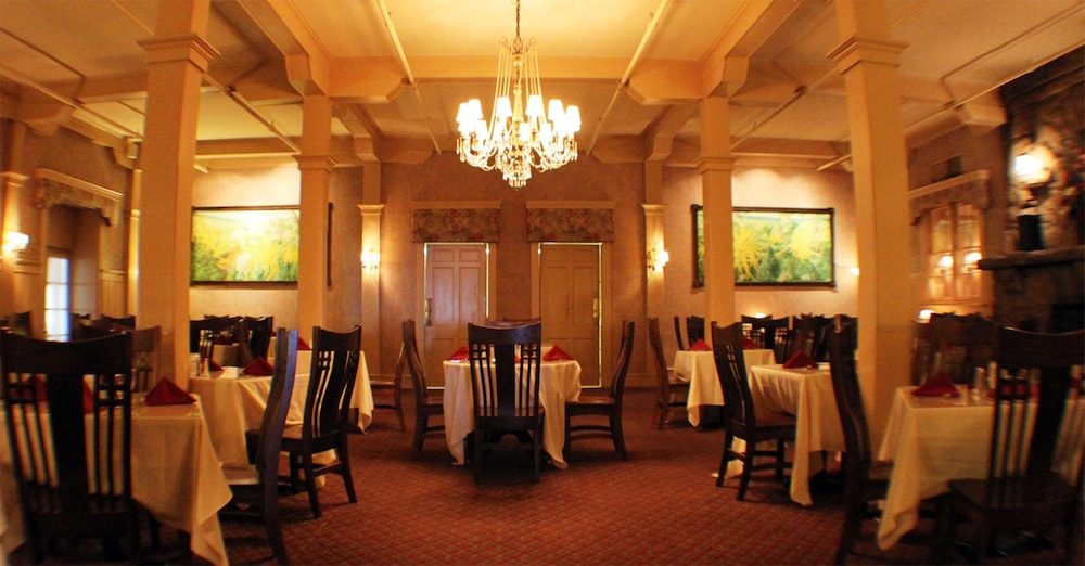 The Historic Summit Inn 40/53