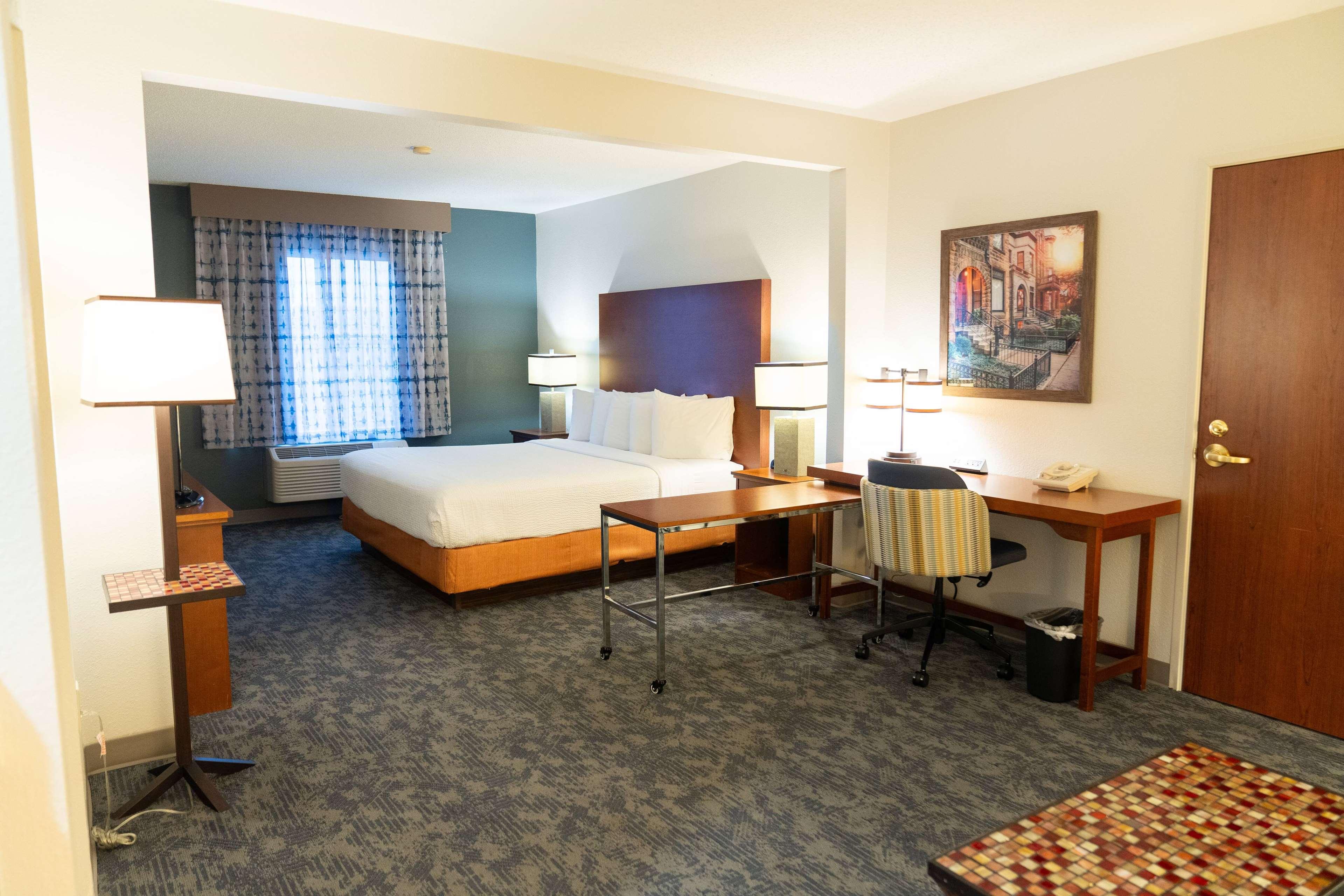جناح تنفيذي، La Quinta Inn & Suites by Wyndham Bannockburn-Deerfield 3/4