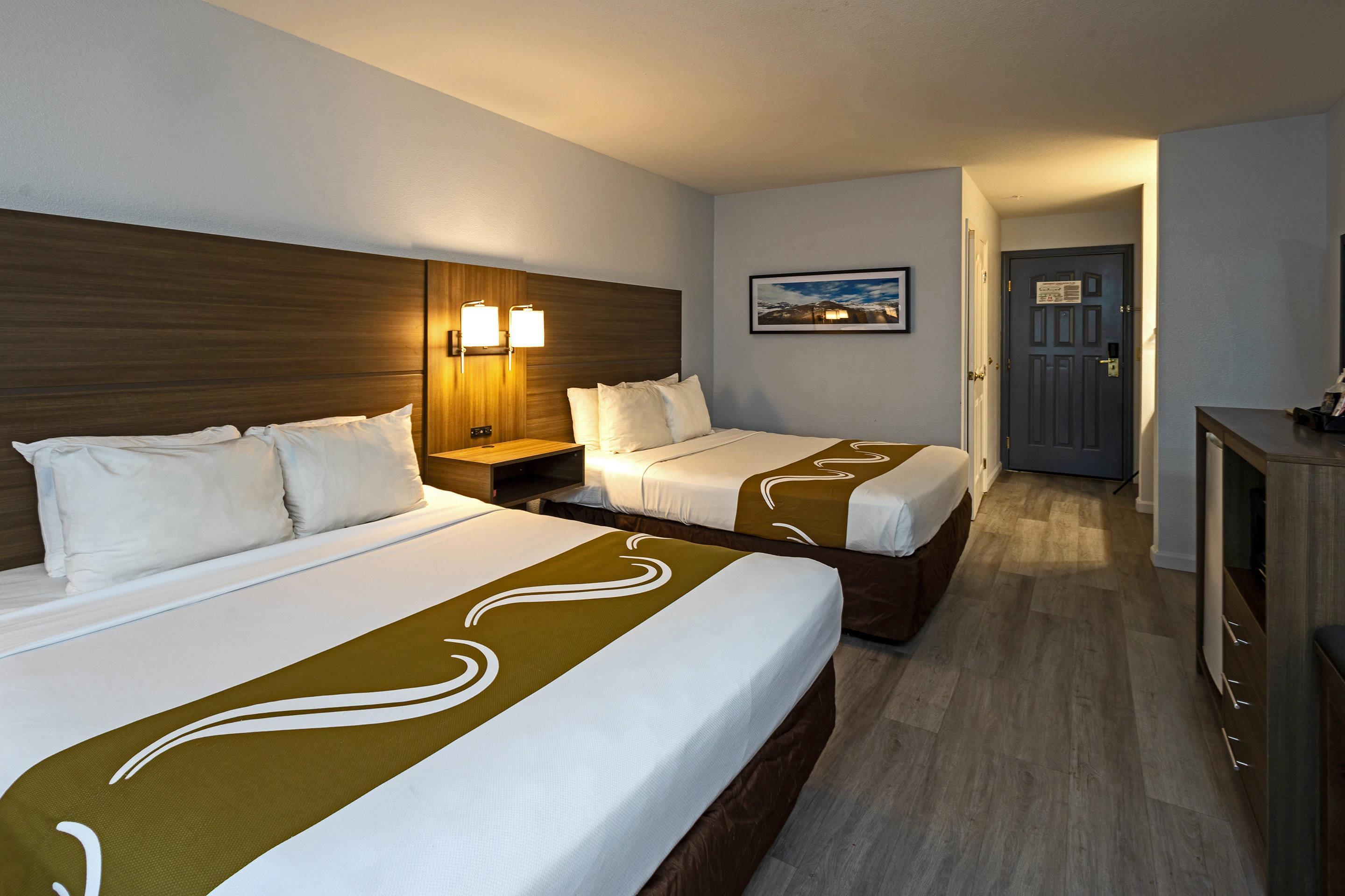 غرفة بسريرين كوين، Quality Inn & Suites Tulare CA 2/7
