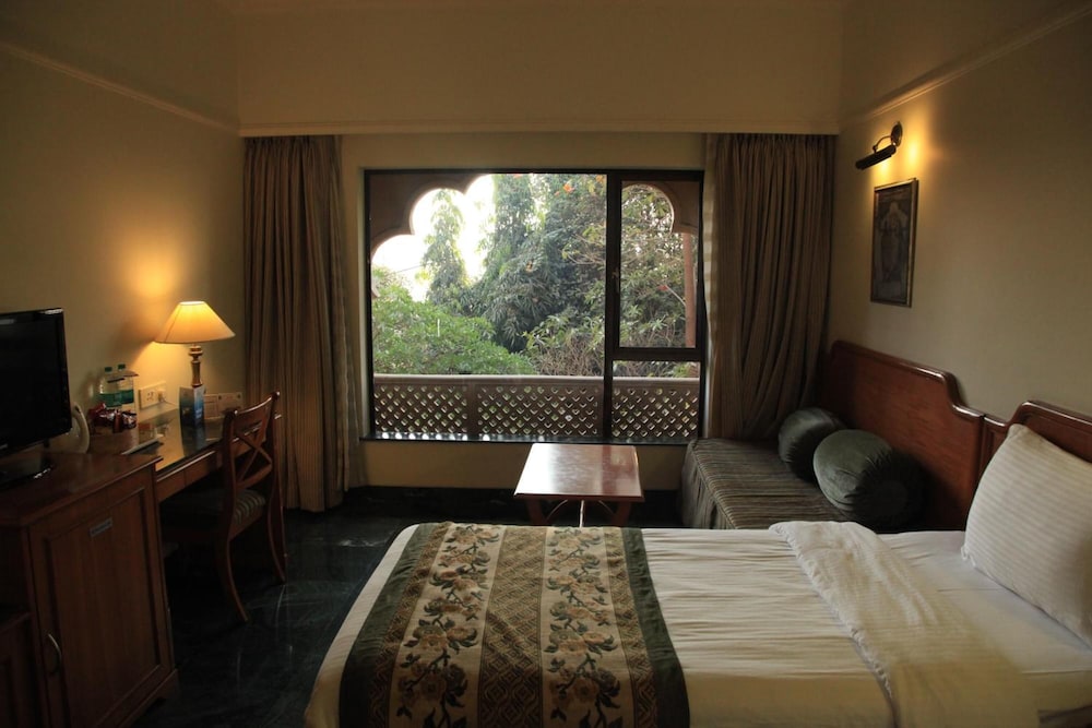 Renest Shraddha Inn Shirdi (ex Shraddha Sarovar Portico) 16/41