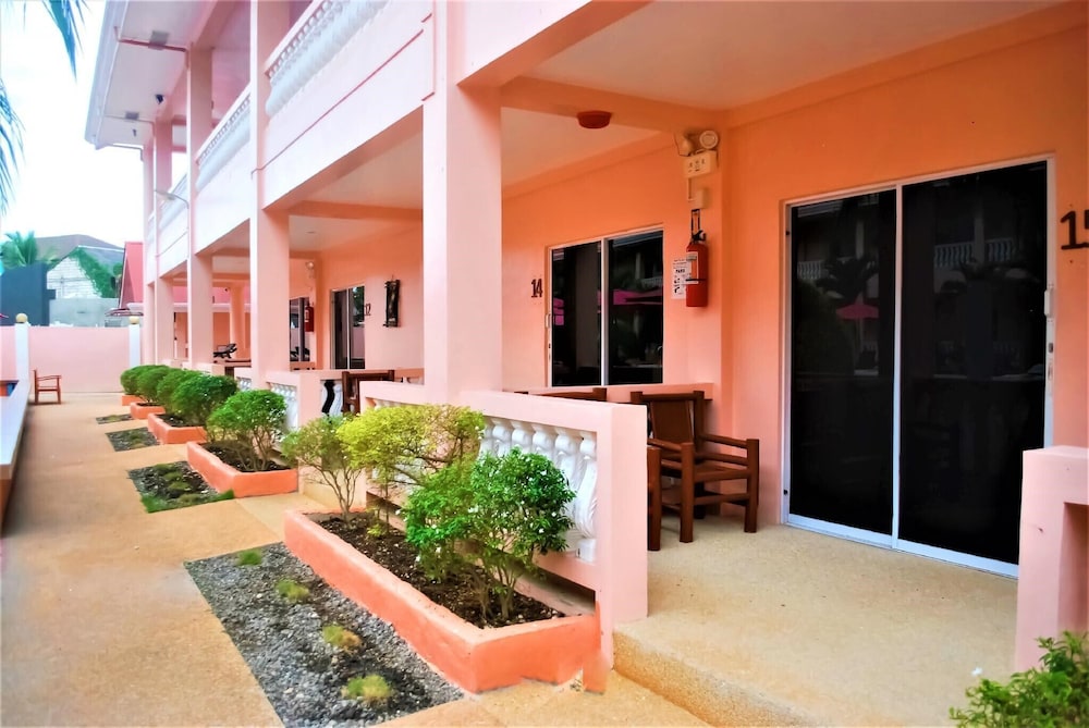 Conrada's Place Hotel And Resort 18/67