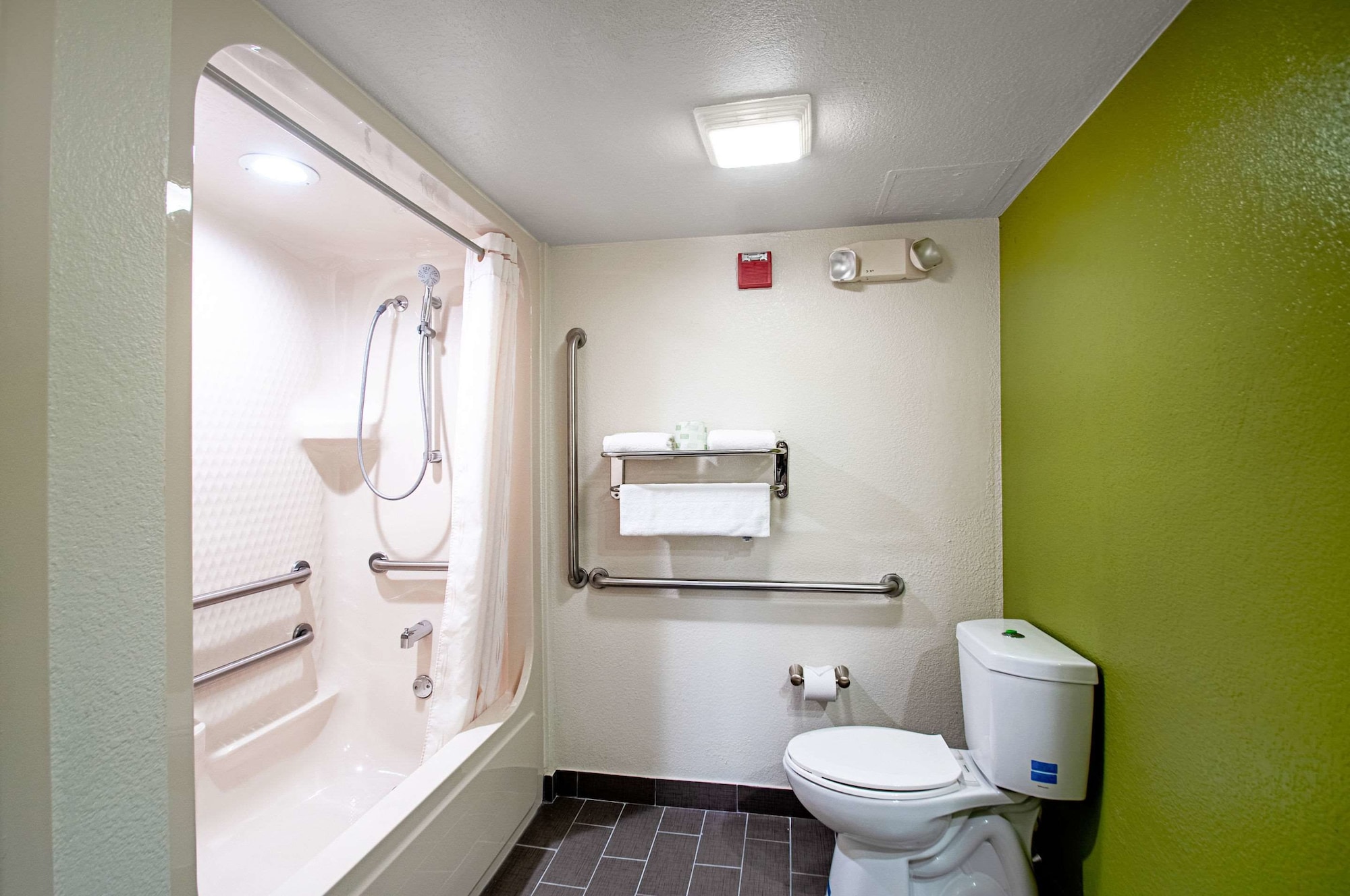 غرفة قياسية بسرير كينج، Garner Hotel Frederick Southeast 5/5