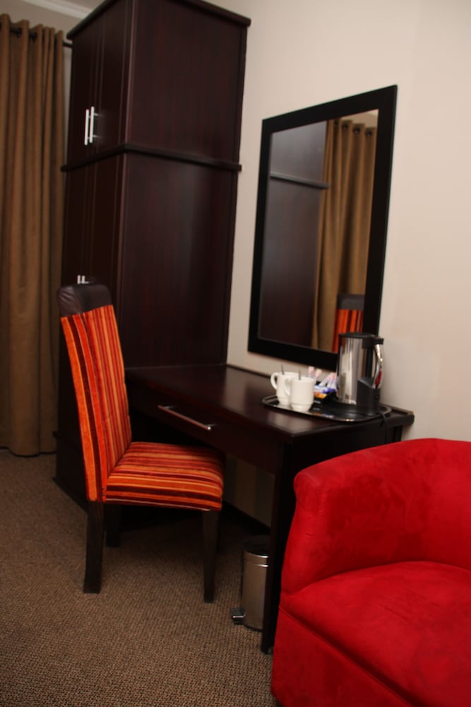 Bains Lodge 35/41