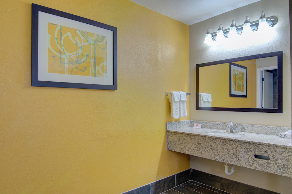 WESTBRIDGE INN AND SUITES 36/39