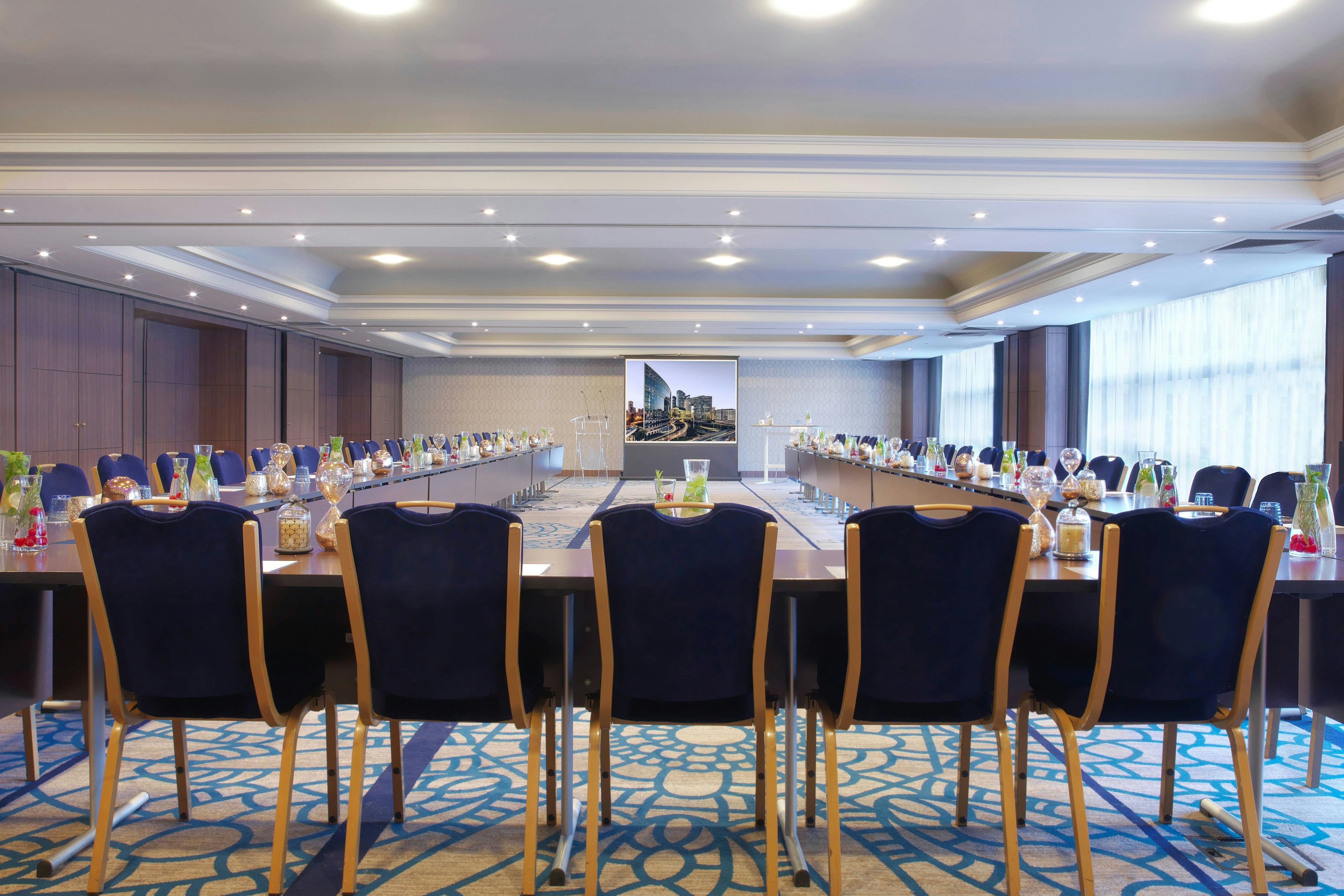 RENAISSANCE PARIS LA DEFENSE HOTEL 29/34