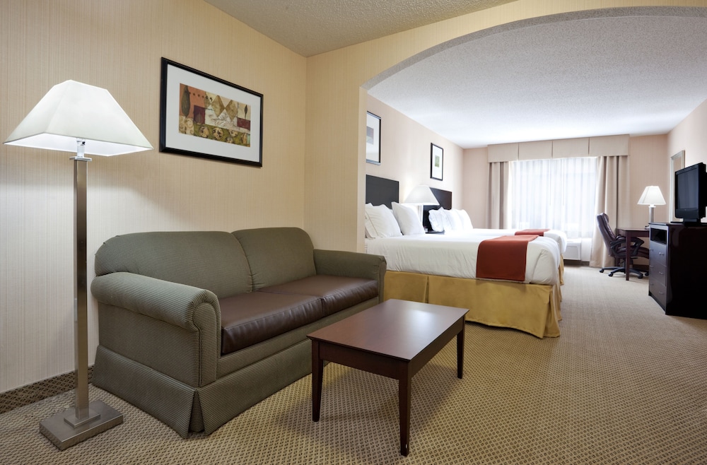 Holiday Inn Express Hotels And Suites Dayton North Tipp City 32/48