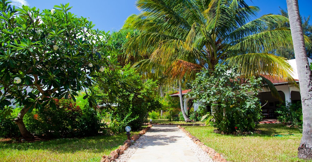 Flame Tree Cottages 49/59