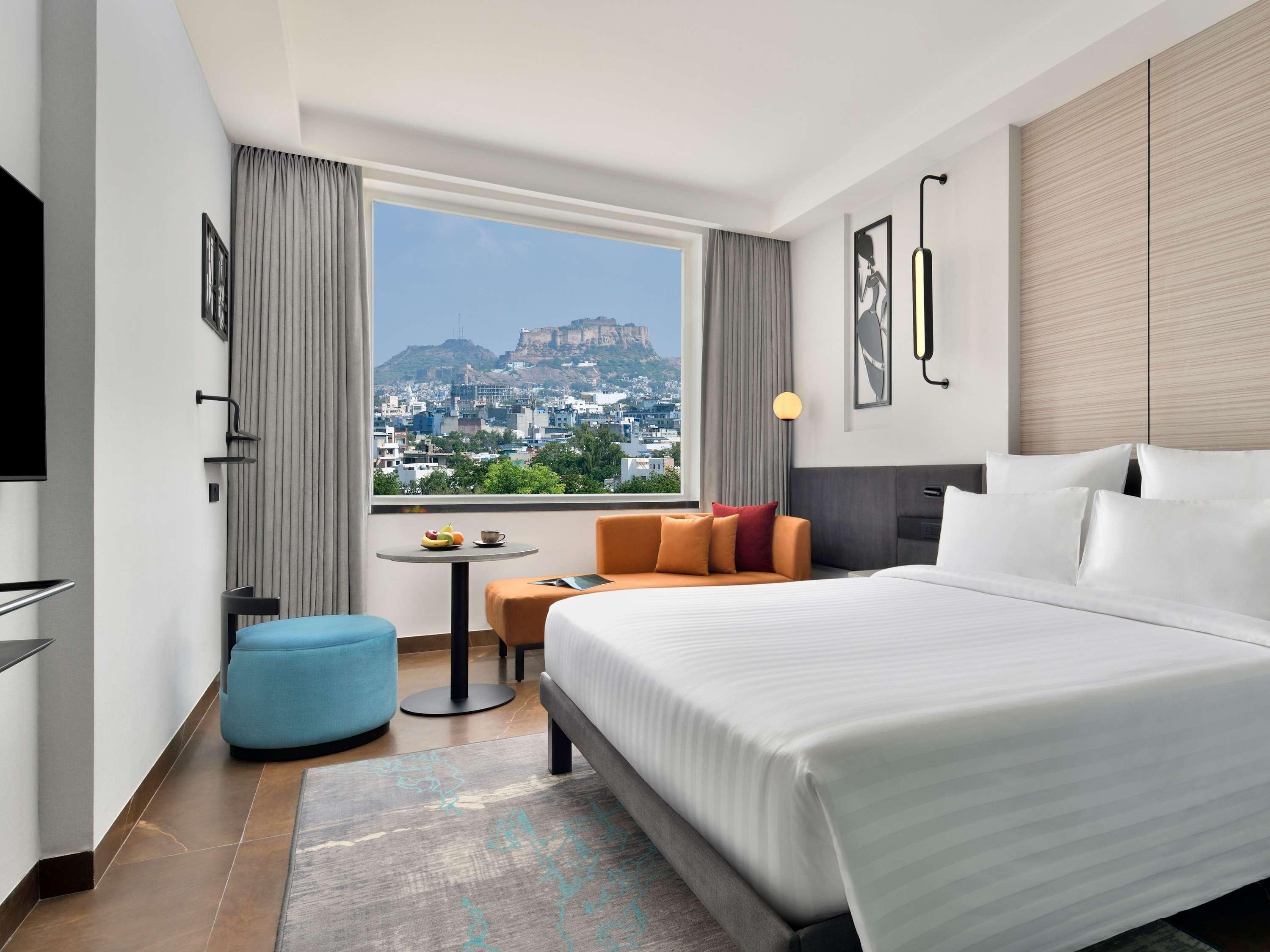 Superior, King Bed, Canyon View