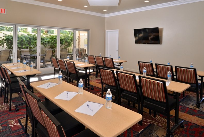 Best Western Plus Black Oak 56/76