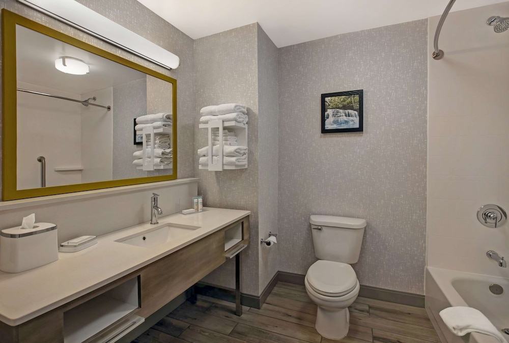 Hampton Inn Westfield 9/45