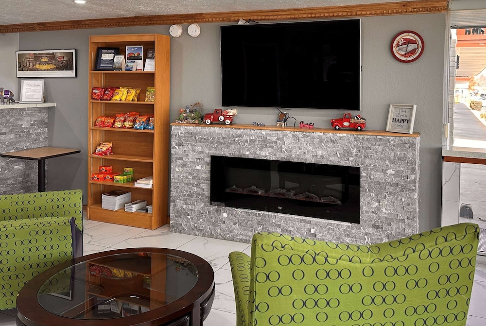 Travelodge By Wyndham Bloomington 39/62