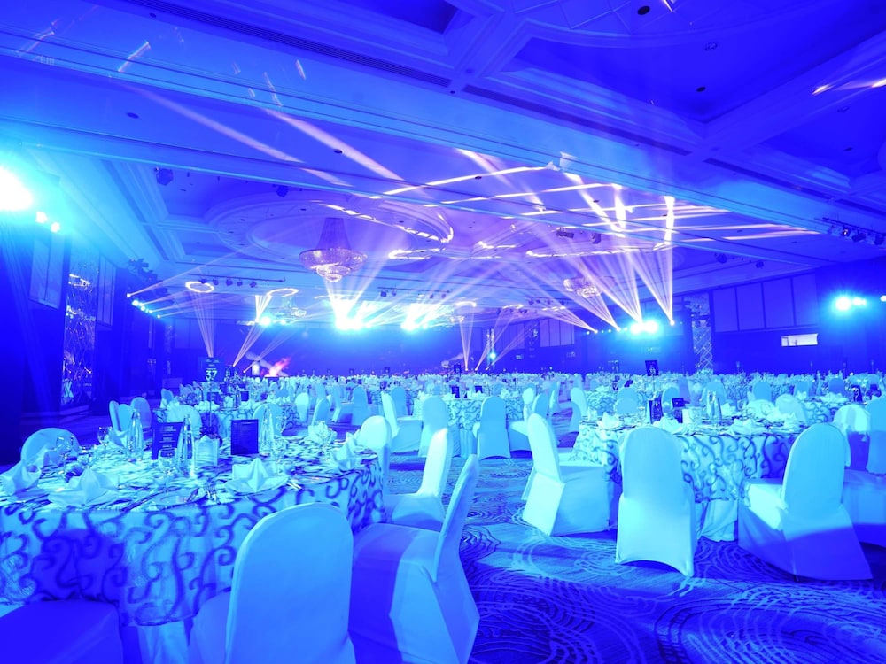 Movenpick Grand Al Bustan Dubai 58/64