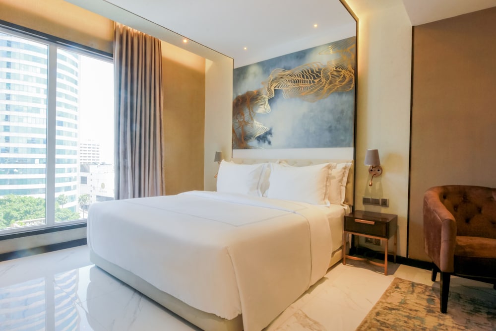 EXECUTIVE, STUDIO, SUITE