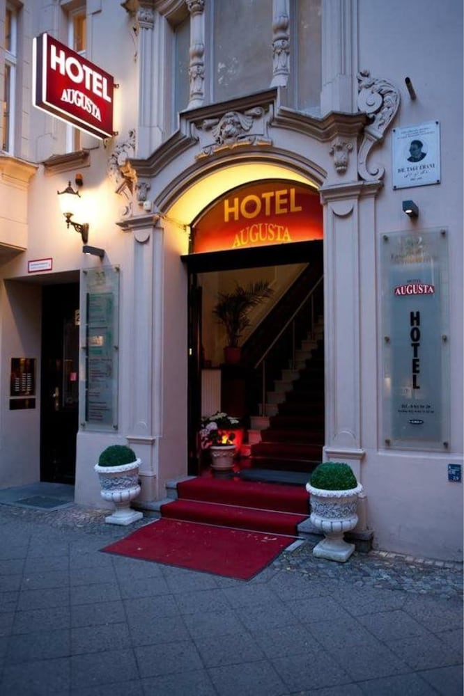 HOTEL AUGUSTA 4/50