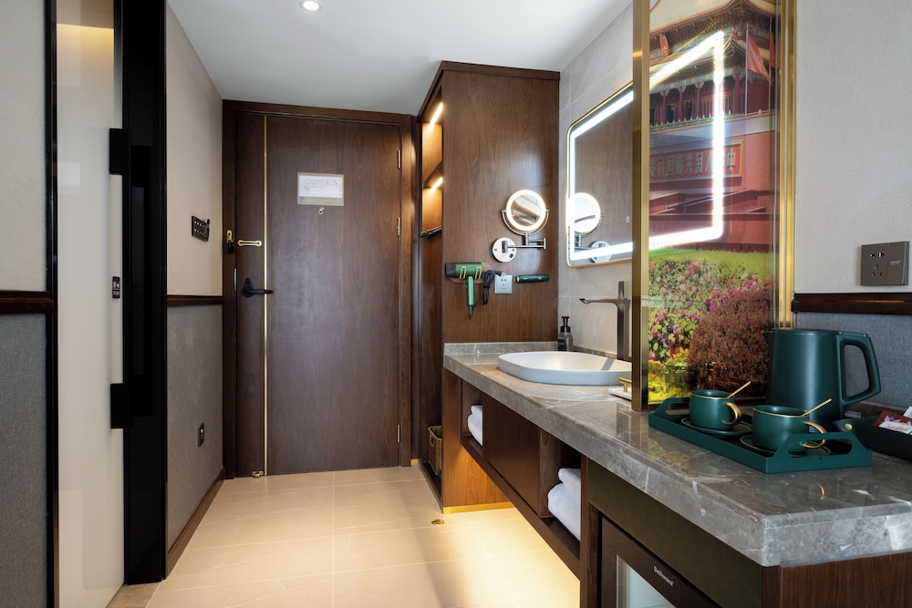 Nostalgia S Hotel (Beijing Fangshan Guangyangcheng Metro Station) 66/67