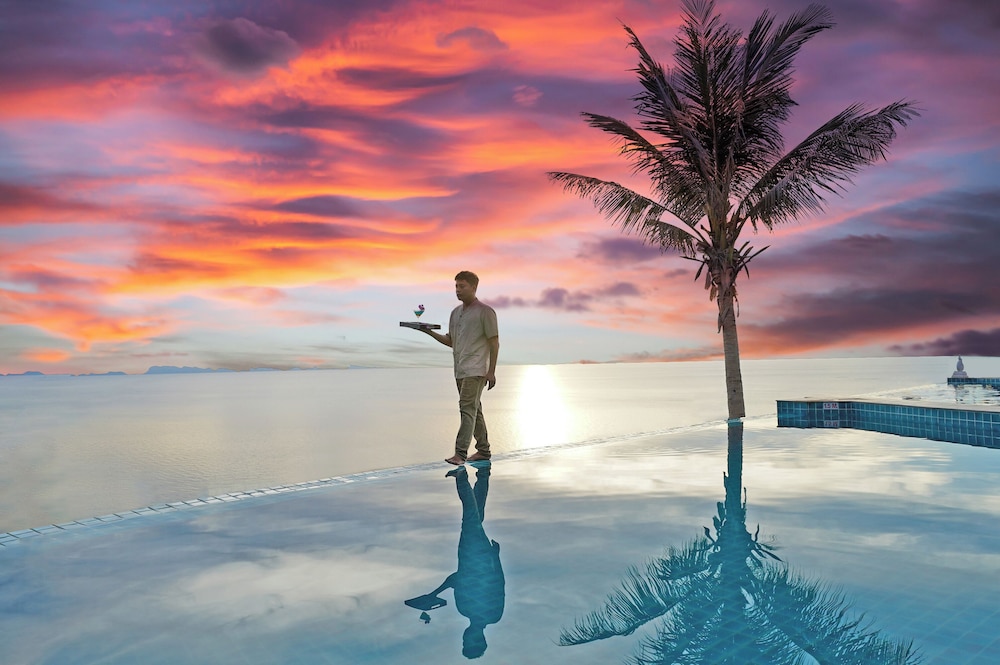 Sunset Hill Boutique Resort 70/77