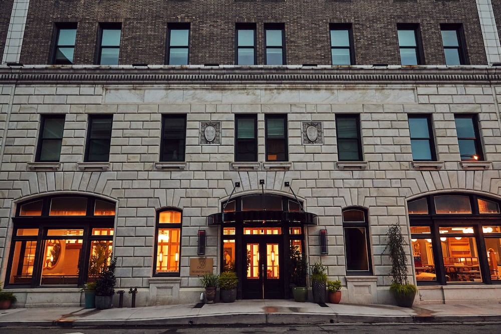 The Drayton Hotel Savannah, Curio Collection by Hilton 4/51