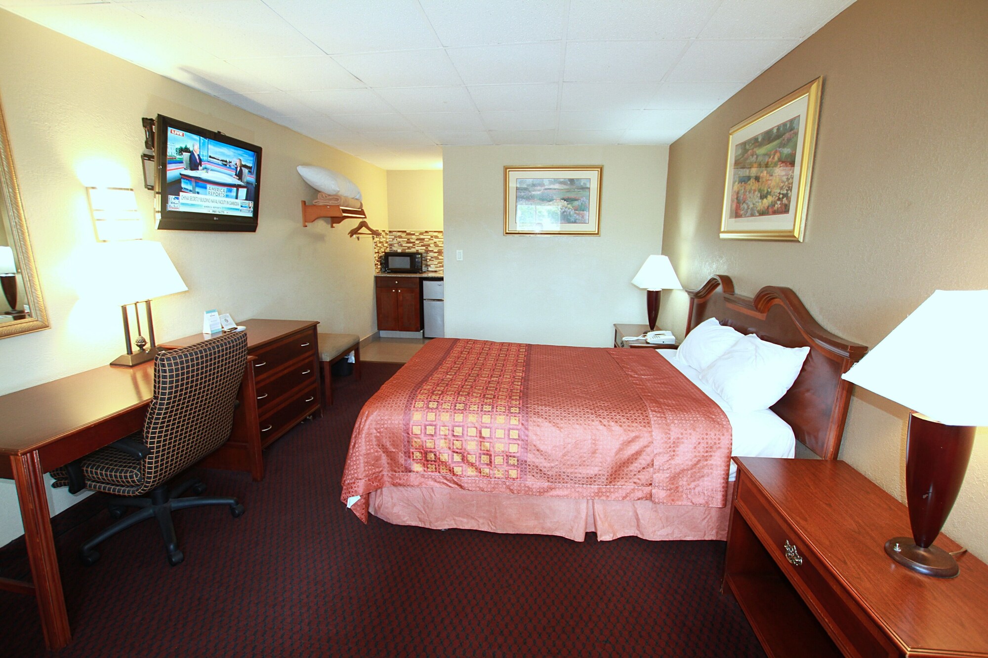 Efficiency, Superior, Queen Bed، Travel Inn and Suites Flemington 4/8