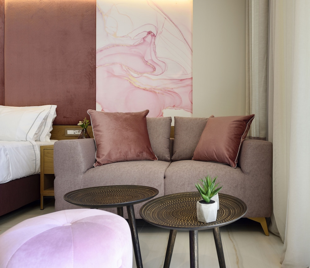 Serenity Suites 33/50