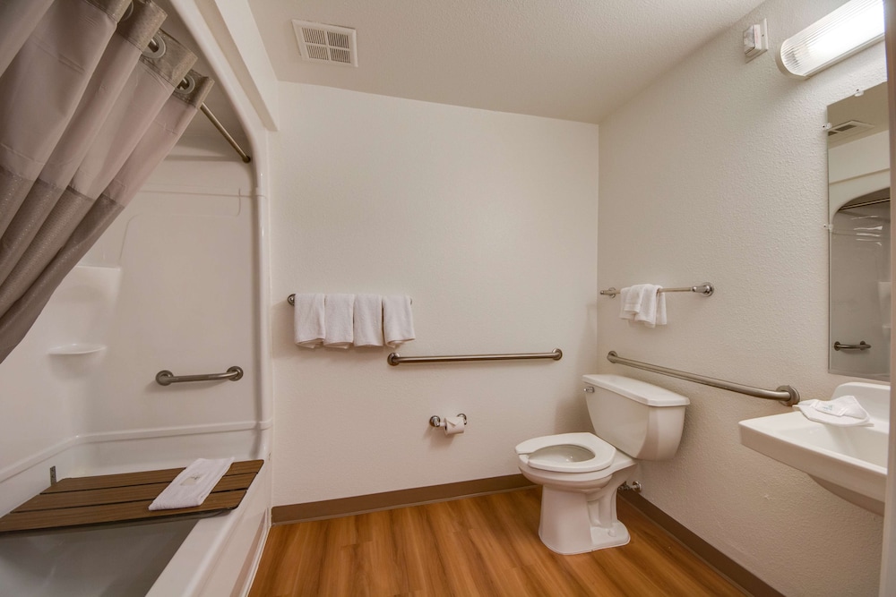 غرفة قياسية بسرير كوين، Motel6 Brownsville, TX 8/8