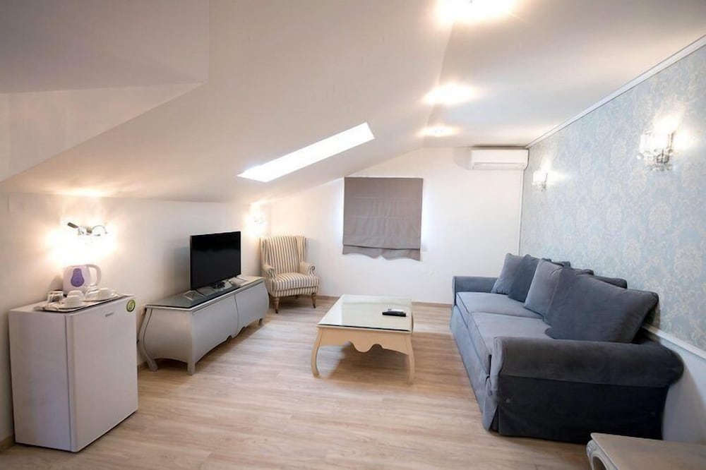 Pirofani Hotel 39/50