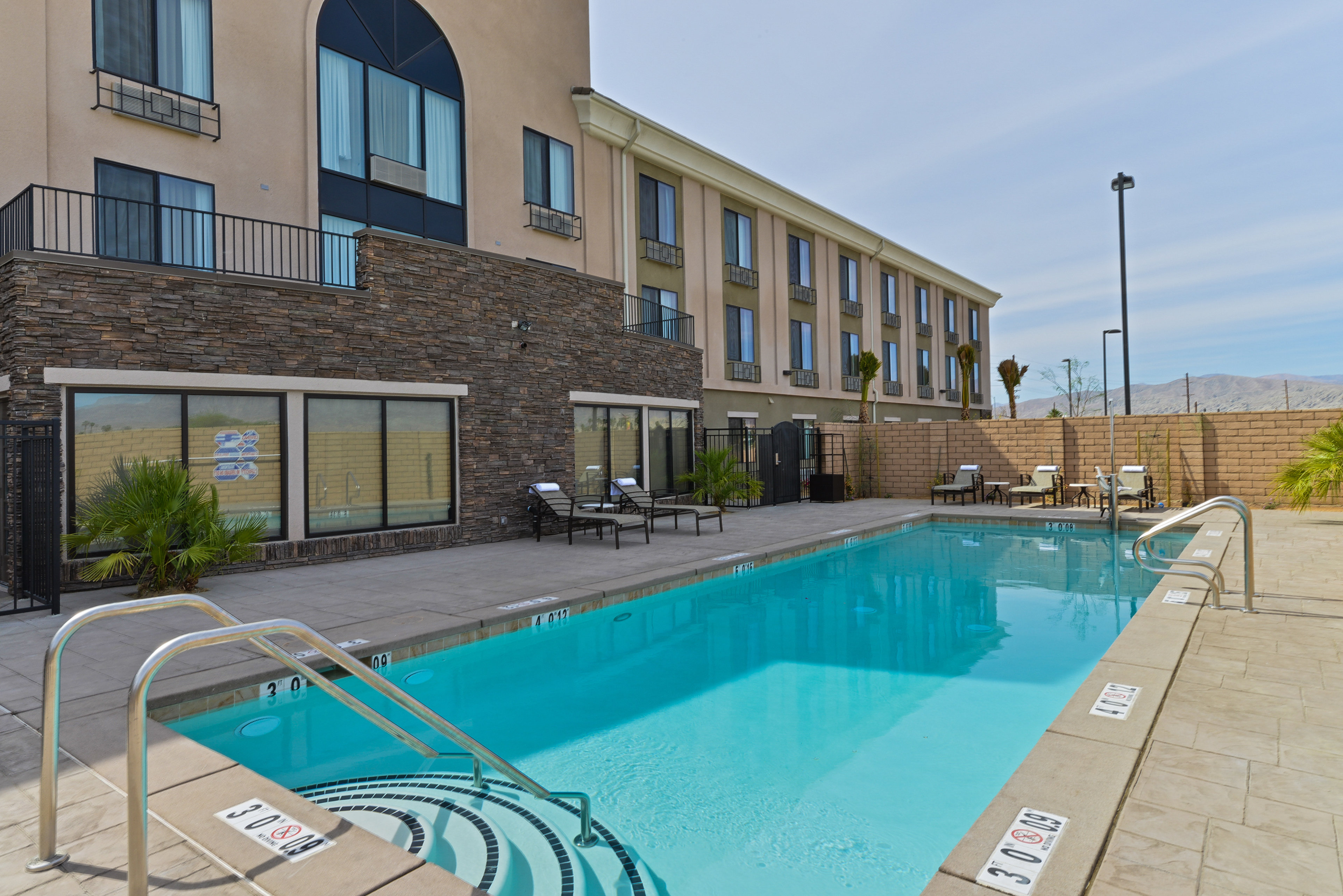 Holiday Inn Express Hotel & Suites Indio - Coachella Valley 77/78