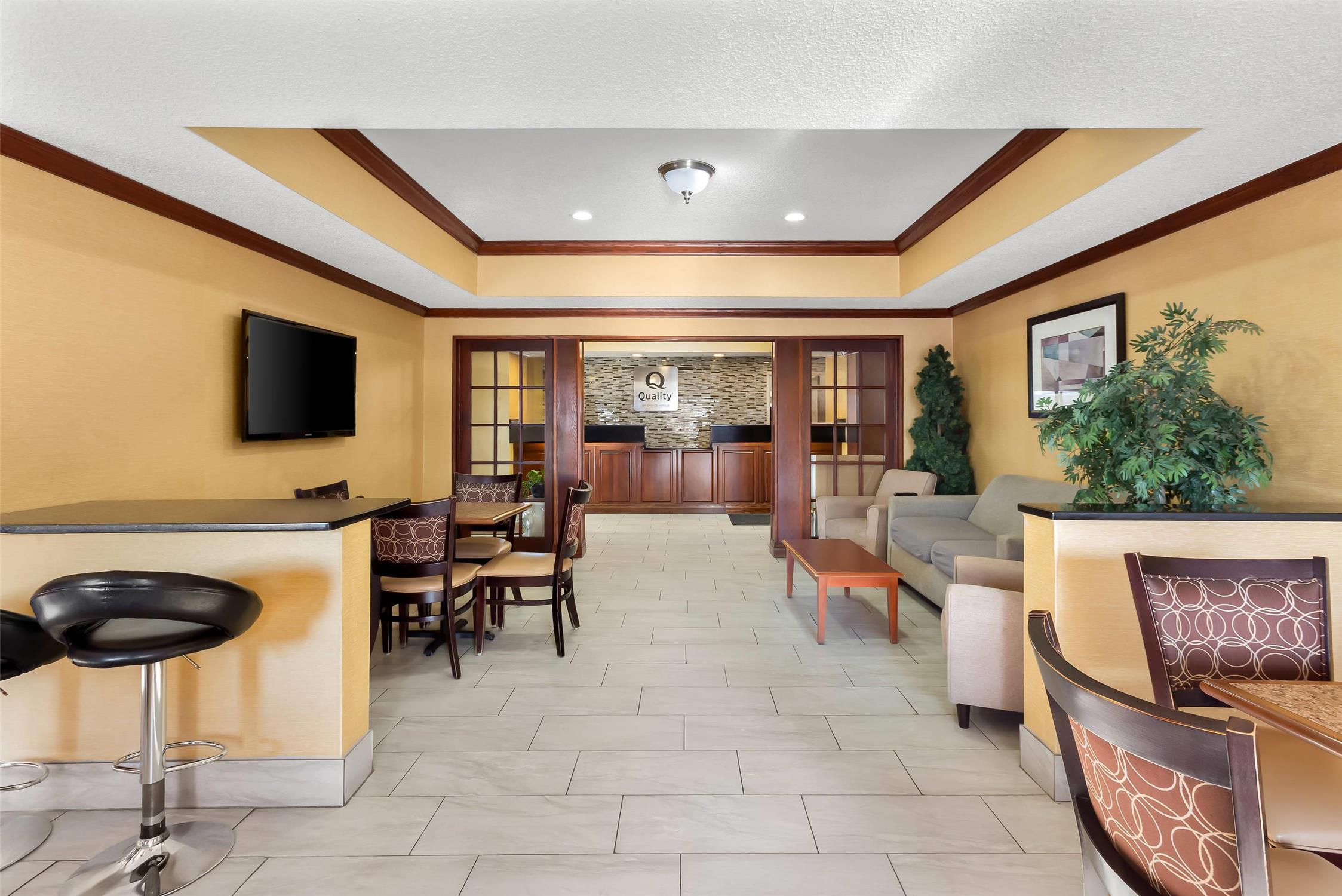 Quality Inn and Suites Niles 23/27