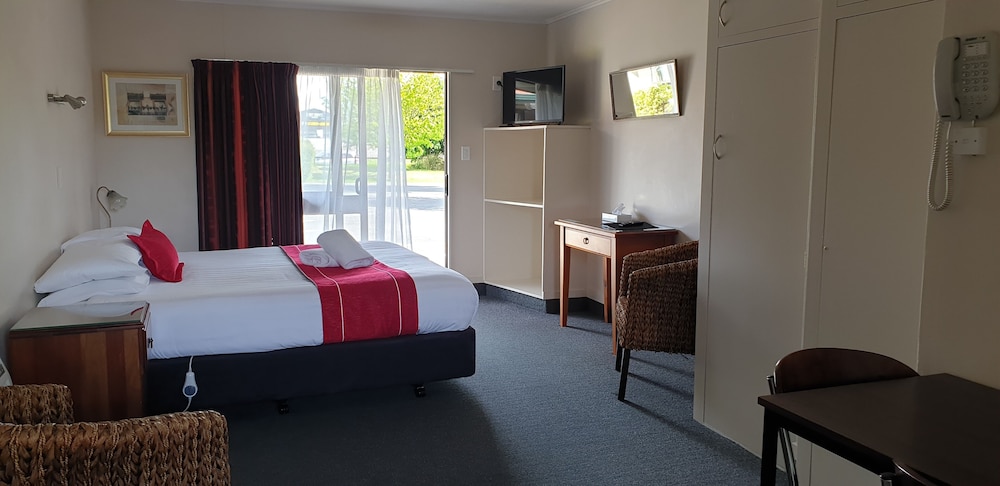 Commodore Motor Lodge 22/58