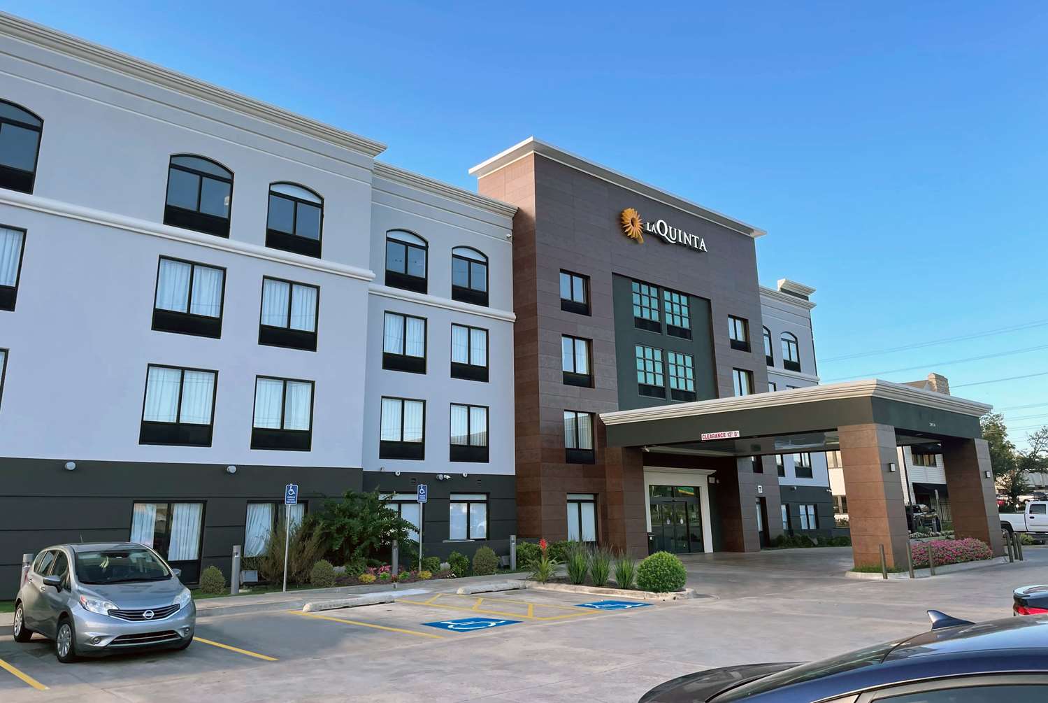 La Quinta Inn & Suites by Wyndham Tulsa Midtown 23/27