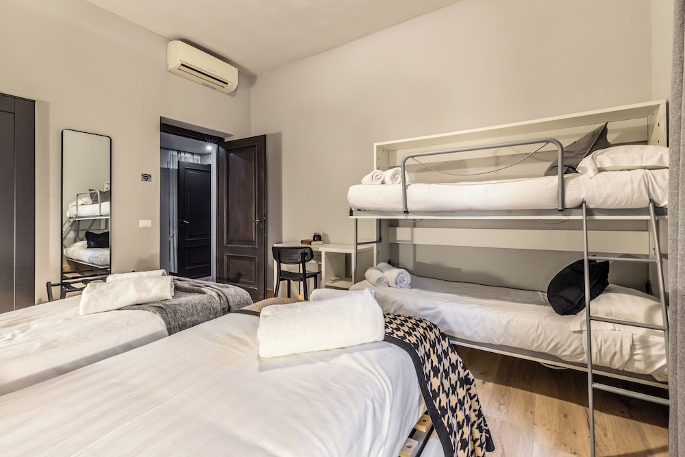 Flatinrome Deluxe Rooms 25/50