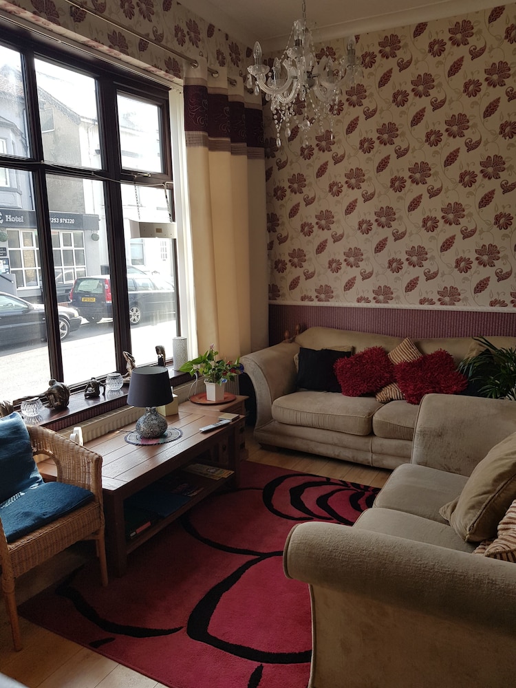 Thornhill Hotel 32/50