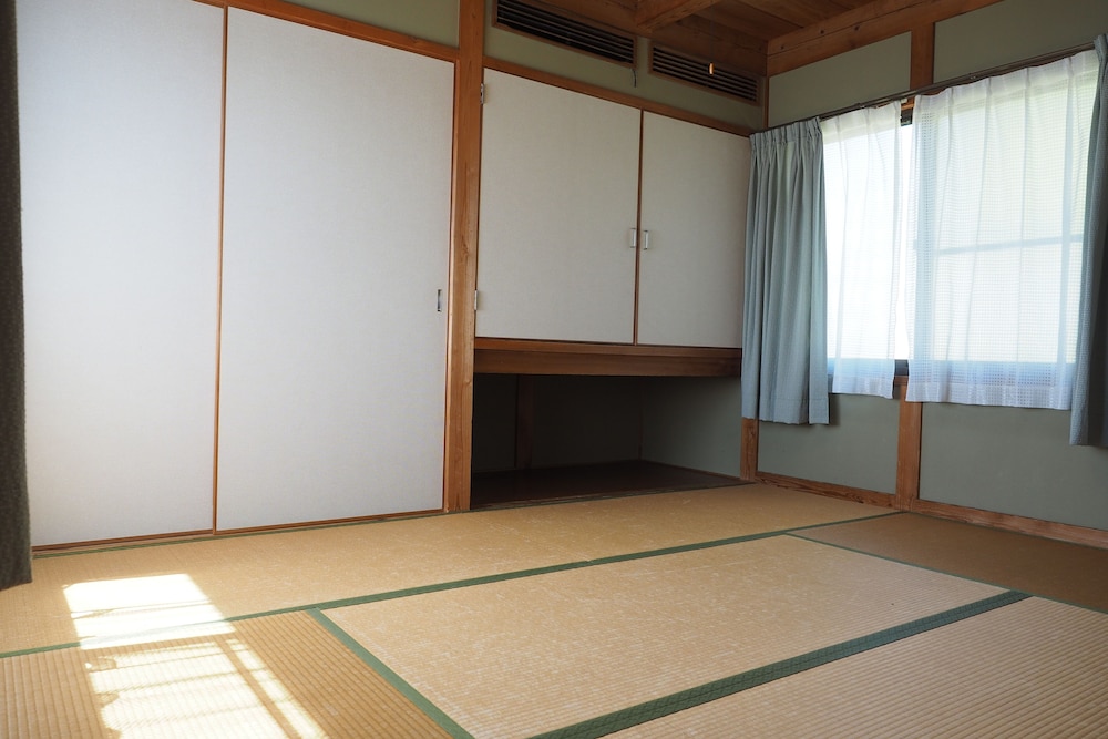 Kokumin shukusha Shodoshima 33/42