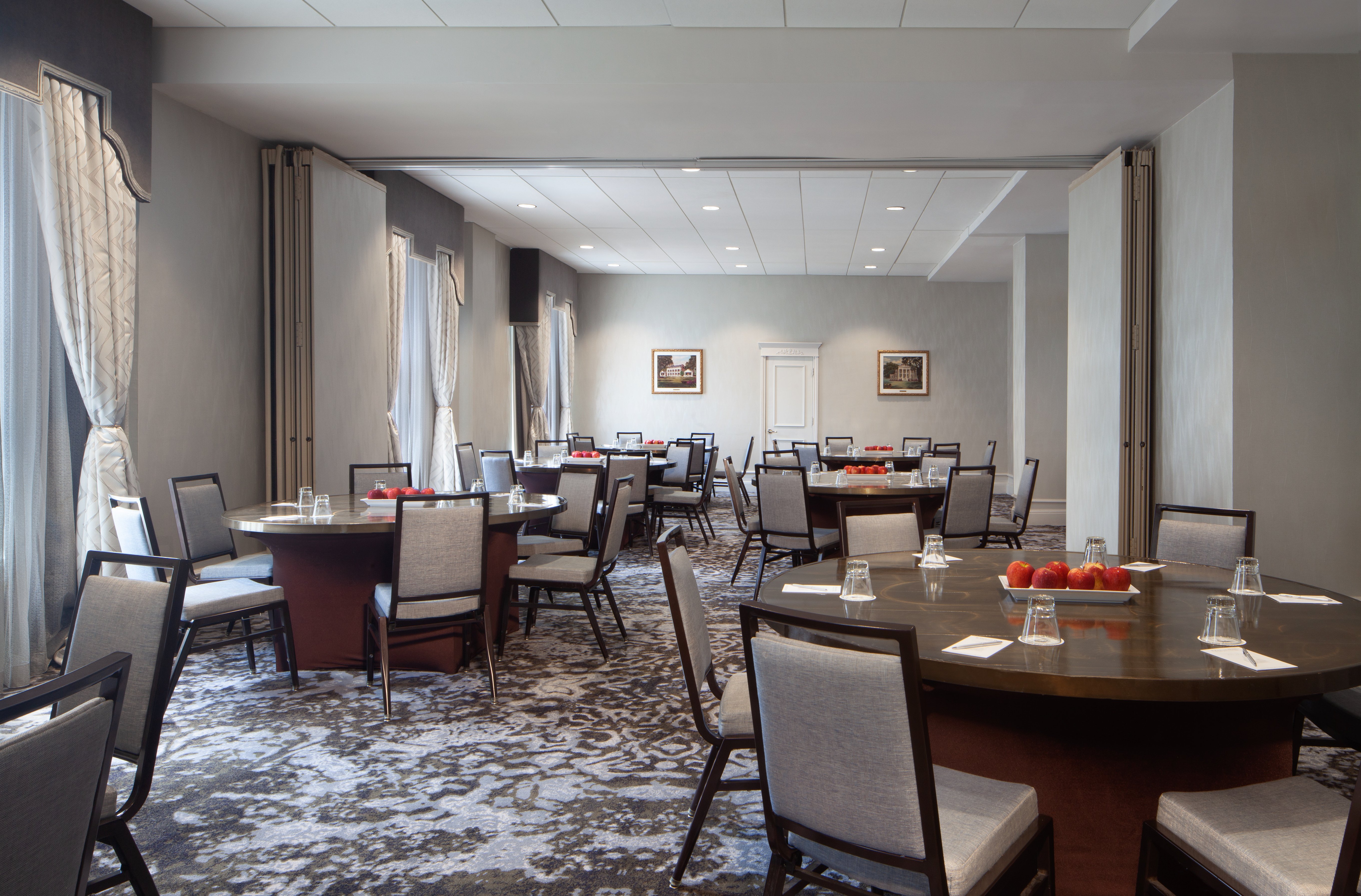 Le Pavillon Hotel 76/77