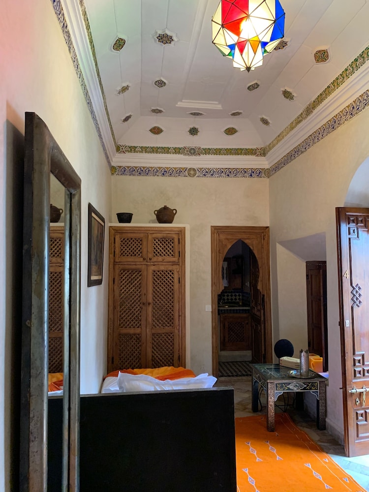 Riad Abaka 7/50